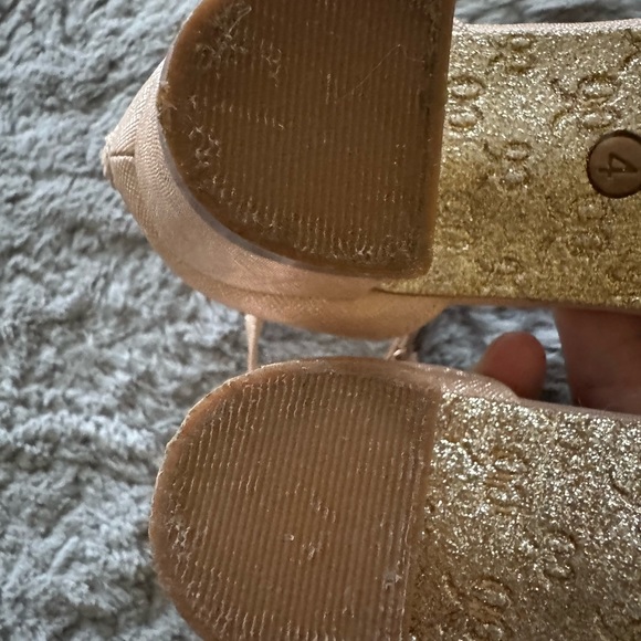 Girls Nine West champagne dress shoes size 4, excellent condition. Worn once. - Picture 12 of 13